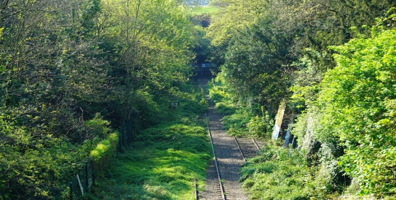 راه‌آهن قدیمی لا پتیت سن‌تور پاریس