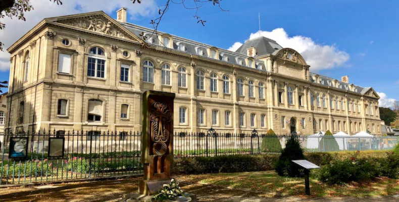 موزه سرامیک‌های سِوْر از جاذبه های نزدیک موزه آلبرت کان در پاریس