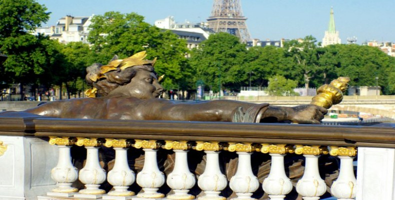 مجسمه‌های نیمف در پل آلکساندر سوم پاریس