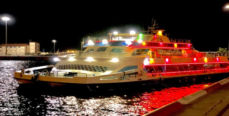 کشتی امپراطور از کشتی های تفریحی کیش