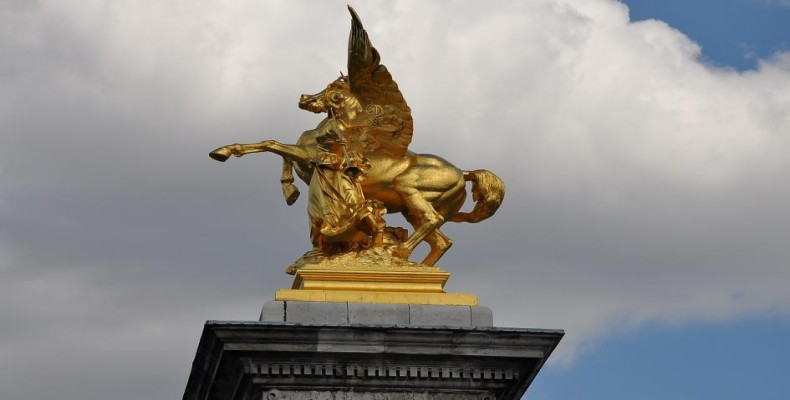 شکوه اسب‌های بالدار و تمثیل‌های پل آلکساندر سوم پاریس