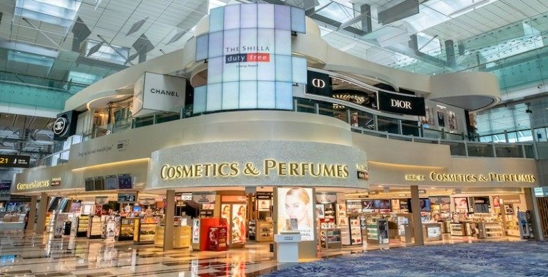 مرکز خرید شیلادوتی فری در فرودگاه چانگی سنگاپور با برندهای معروف عطر و لوازم آرایش