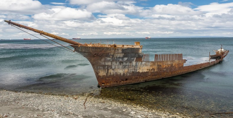 کشتی به گل نشسته لرد لونسدیل در سواحل پاتاگونیا؛ یکی از کشتی‌های زنگ‌زده معروف جهان
