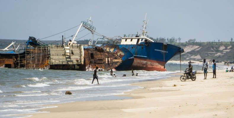  قبرستان کشتی‌ها در سواحل سائو تیگو؛ مجموعه‌ای از کشتی‌های زنگ‌زده در آفریقا